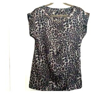 Short sleeve leopard top with studded neckline